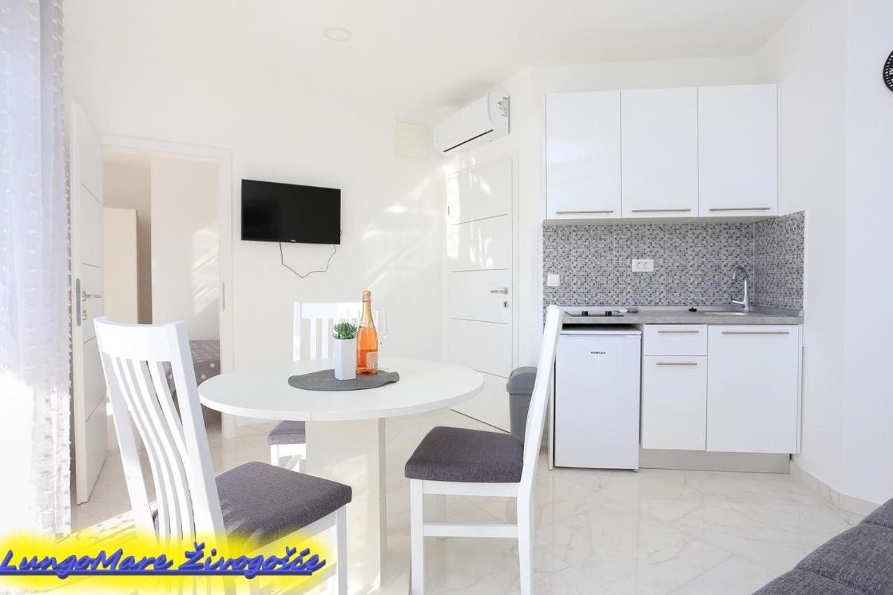 Apartmants Villa Lungo Mare Живогоще Екстер'єр фото
